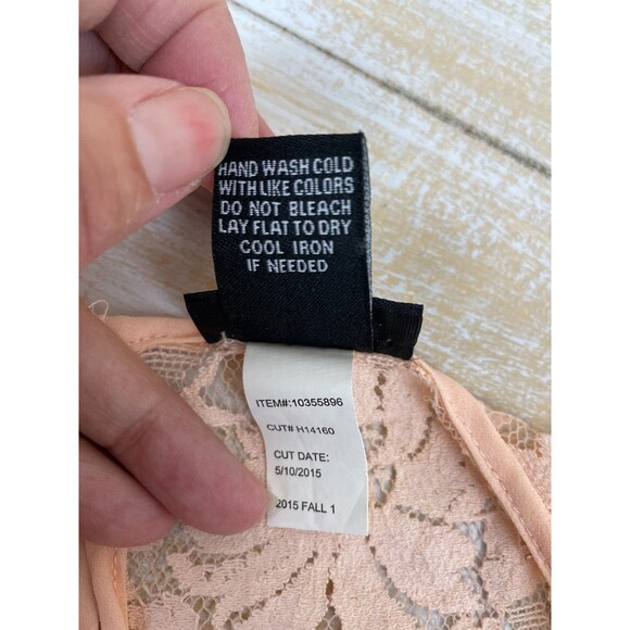 Torrid Pale Peach Pullover ALL LACE Sheer Scoop Neck Top Size 0 - Picture 7 of 7